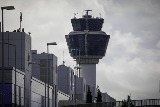 Κομισιόν «καρφώνει» Αθήνα: «Ανεπαρκής η πρόοδος» στη διαχείριση εναέριας κυκλοφορίας
